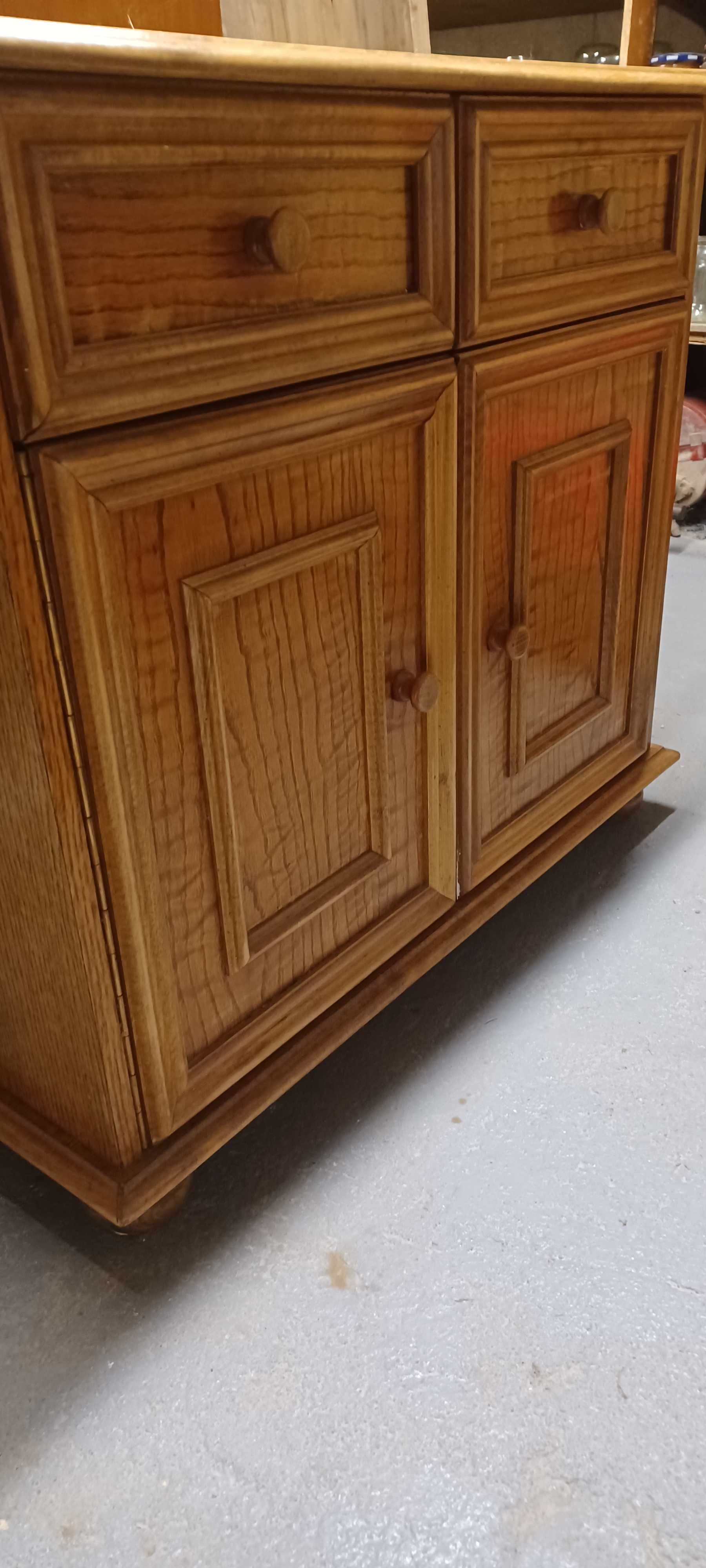 Sprzedam stylową drewnianą komodę