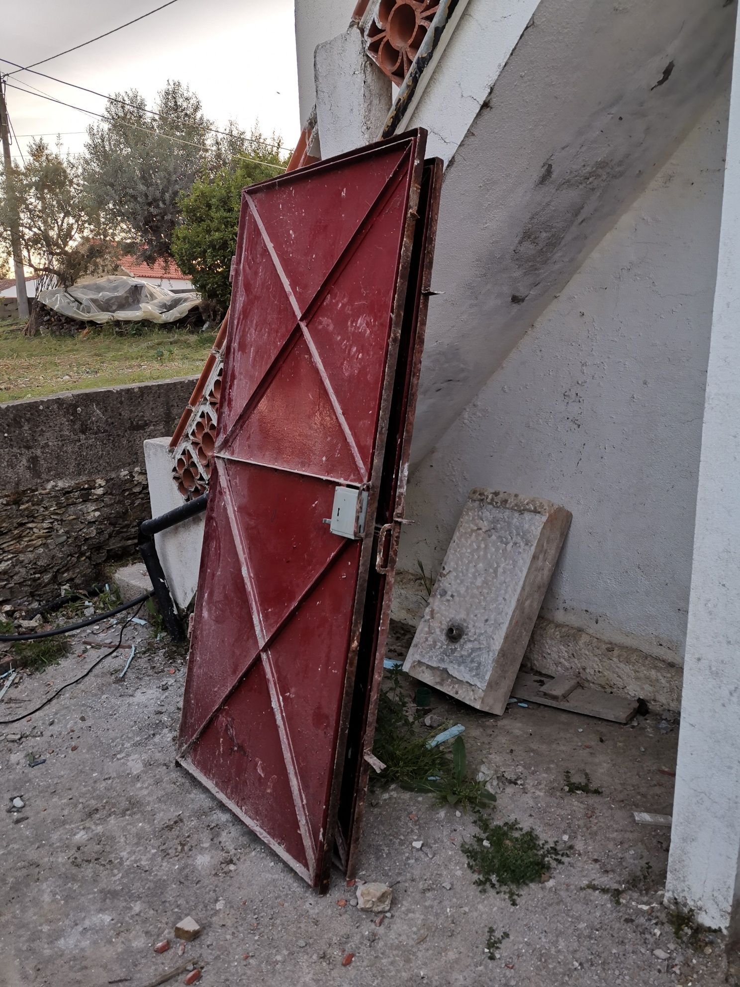 Portas em ferro em bom estado