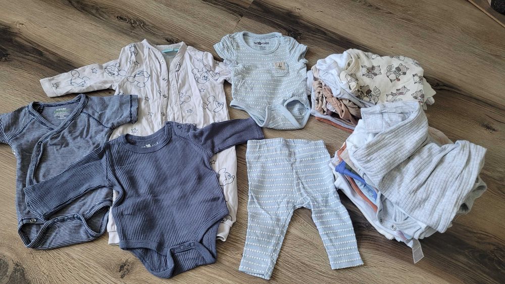 Zestaw chłopięcych ubranek dla noworodka, rozmiar 50-56