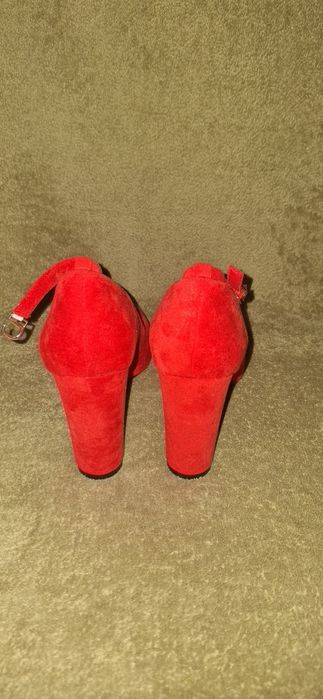 Жіночі  туфлі червоні та чорні