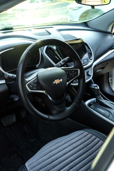 АВТО Chevrolet Volt 2016
