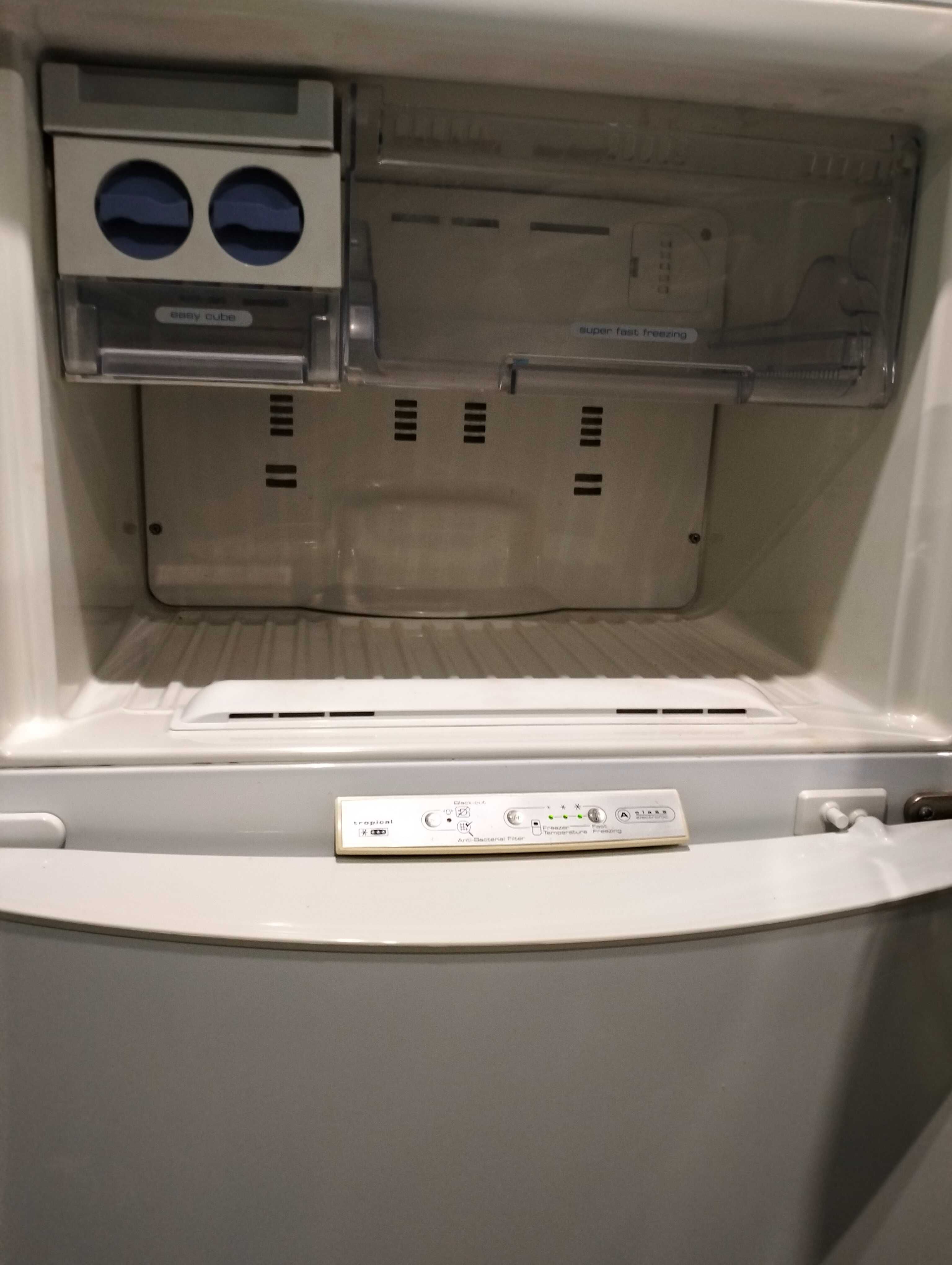 Холодильник Whirlpool ARC 4138