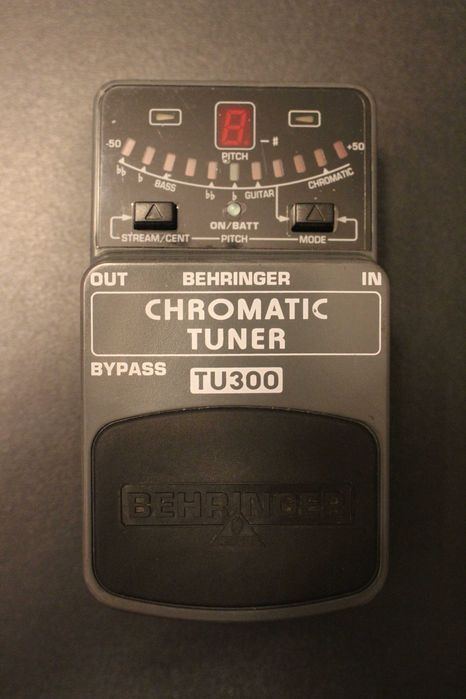 Behringer TU300. Stoik. Tuner gitarowy.