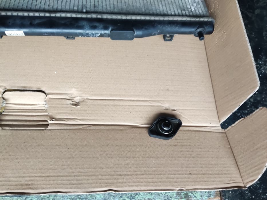 Радиатор Хонда срв 3 б/у полностью исправный.