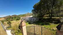 Quinta aprazível, perto de Silves com ribeira e com parcela urbana