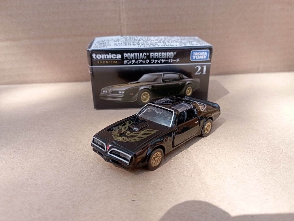 Модель авто Pontiac Firebird Tomica