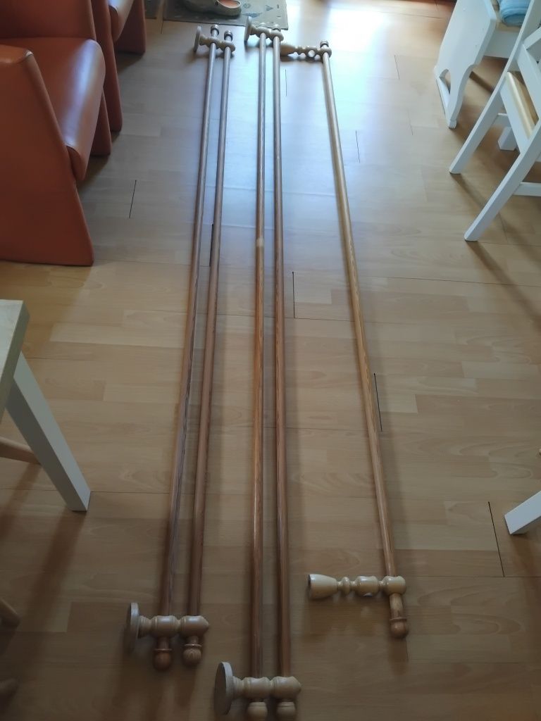Karnisze drewniane.Dwa podwójne,jeden pojedyńczy.