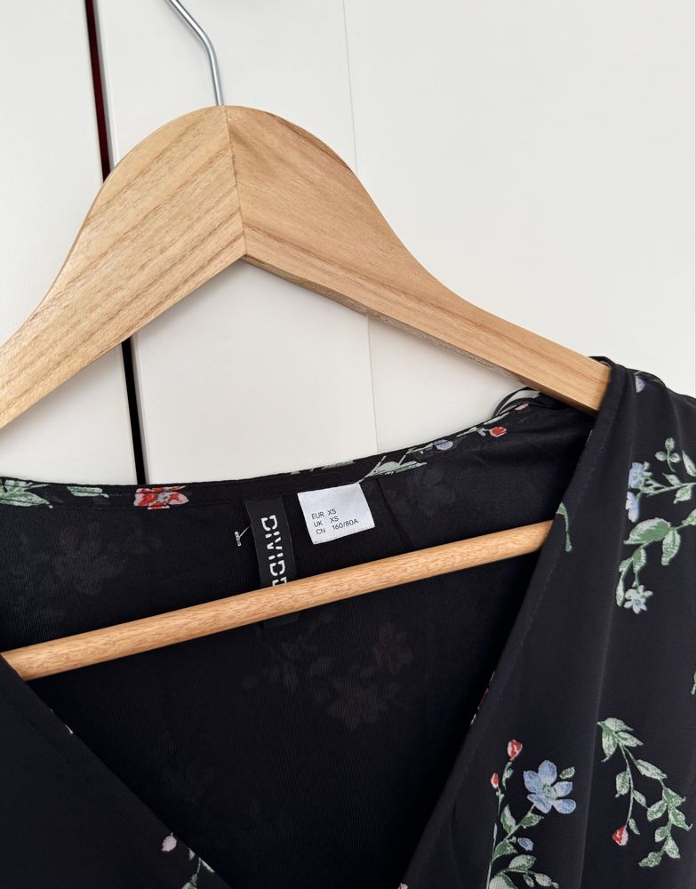 Sukienka w kwiaty H&M