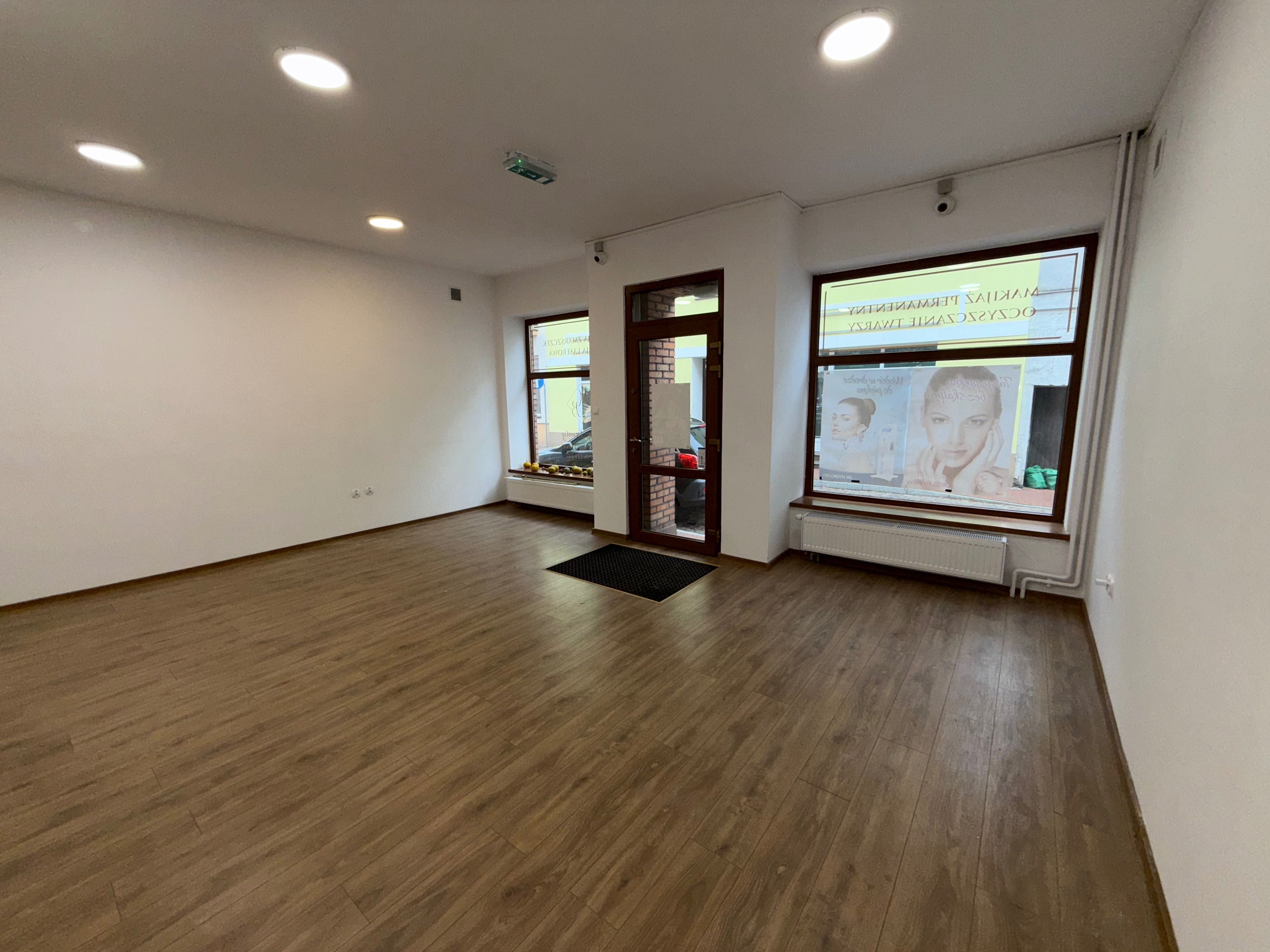 Salon 70m2 Tuchola Centrum