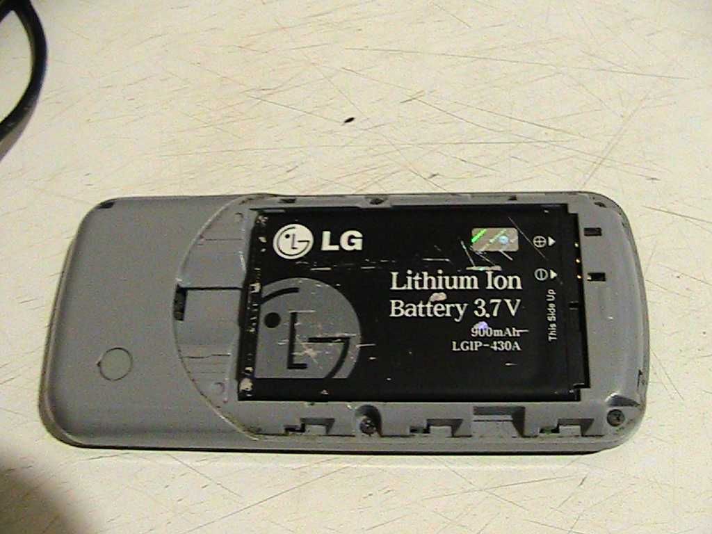 Кнопочный телефон LG,б/у,на з/ч