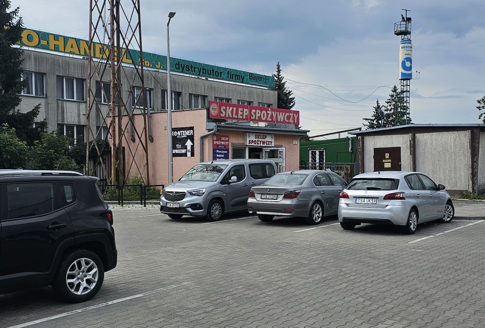 Okazja !! Sklep / Lokal usługowy 50 m² – przy głównym wjeździe na gieł