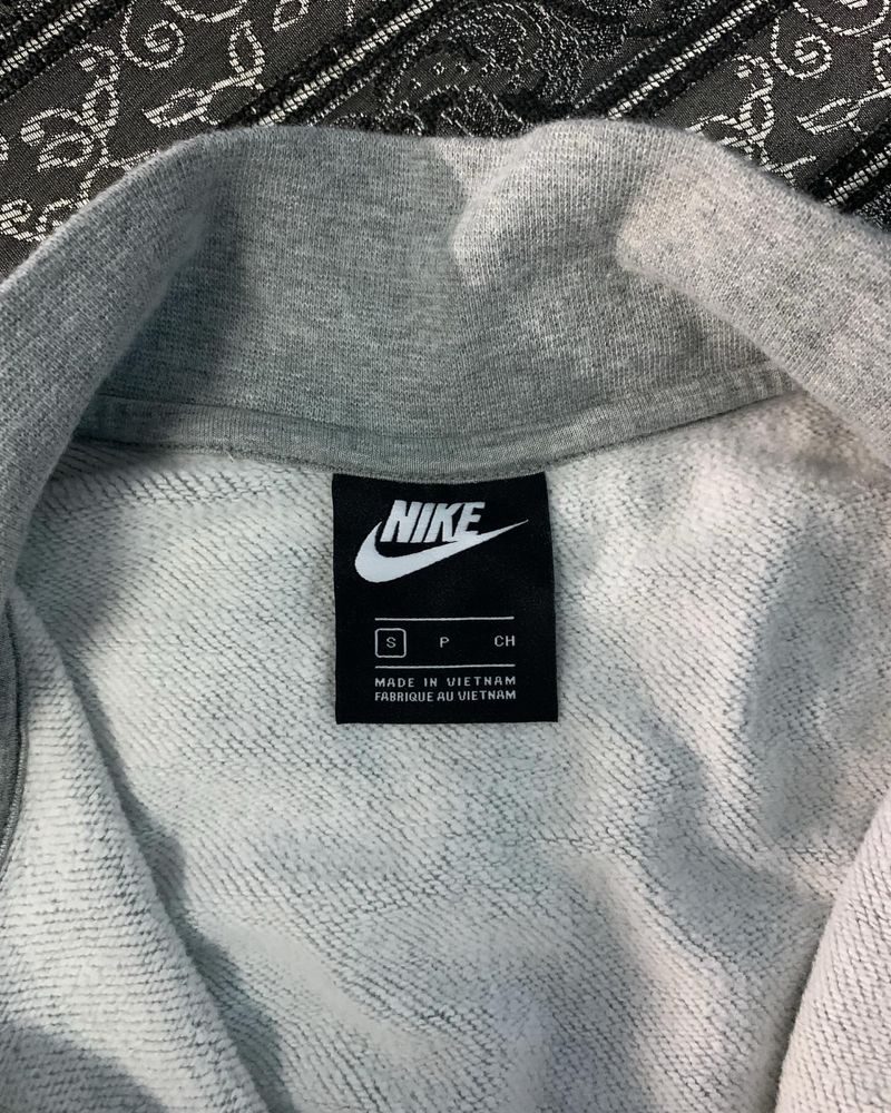 Світшот укорочений nike nsw oversize з вишитим білим лого розмір с