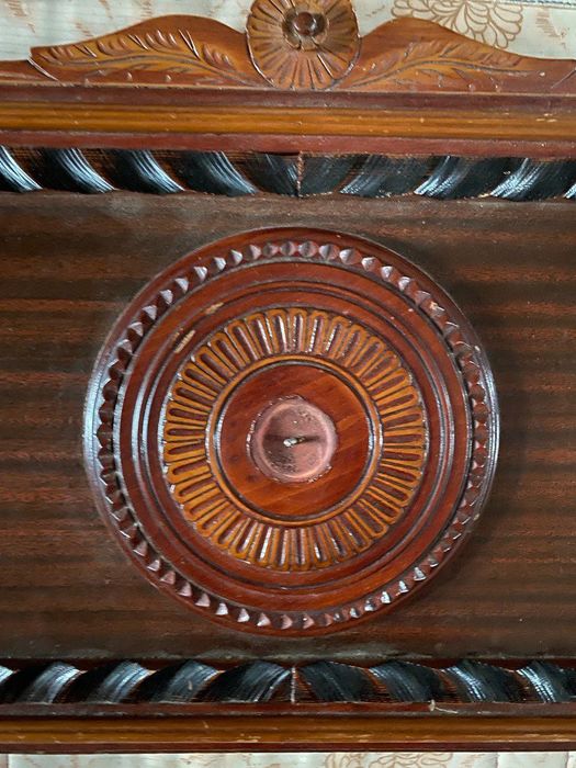 Ліжко ручної роботи, дерево, матраци в дуже хорошому стані.