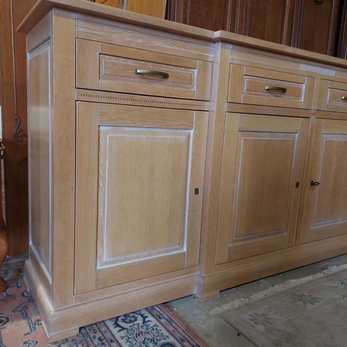 Piękna dębowa komoda