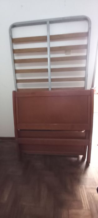 Cama corpo e meio com marcas de uso