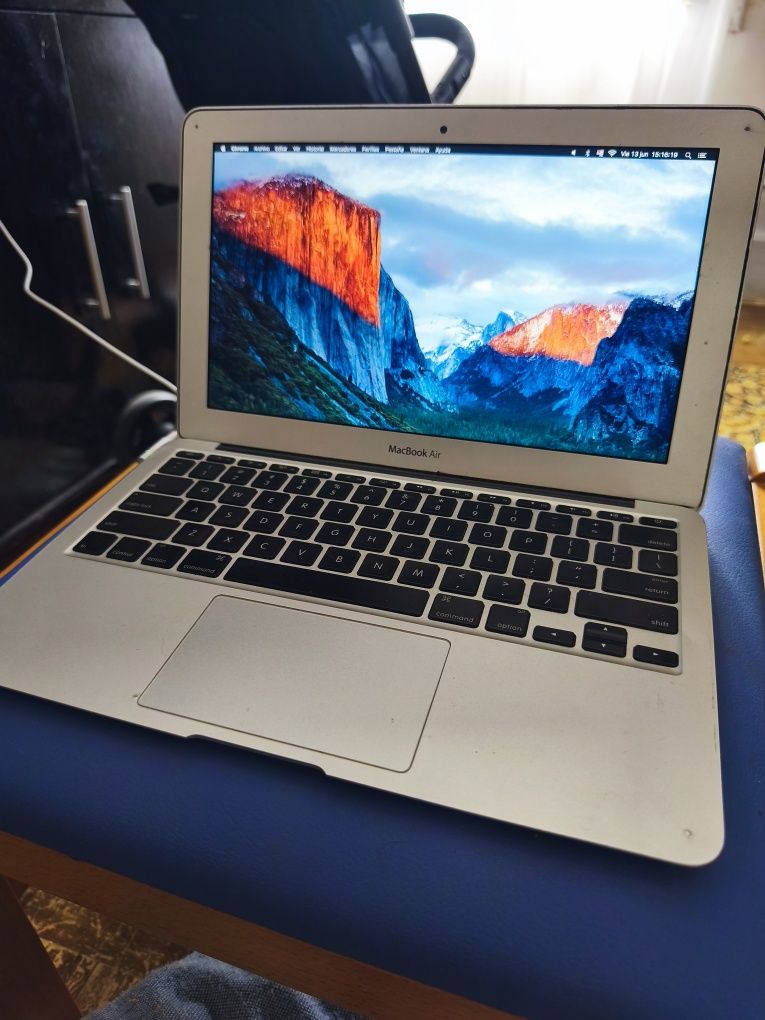 Macbook Air 3.1 - 2gb RAM - 32gb ROM - 11,6 pol