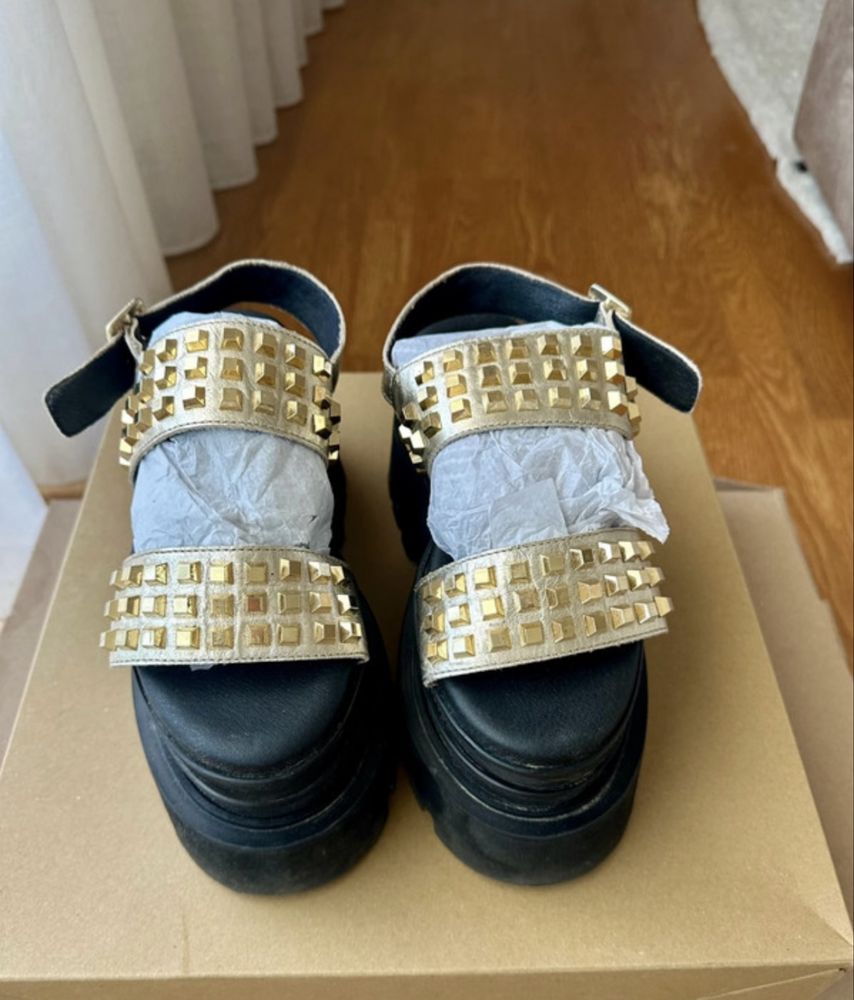 Sandalias marca Yellow