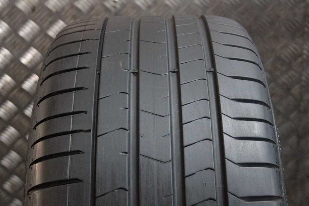 255/35/19 Pirelli P Zero 255/35 R19 96Y XL RSC
