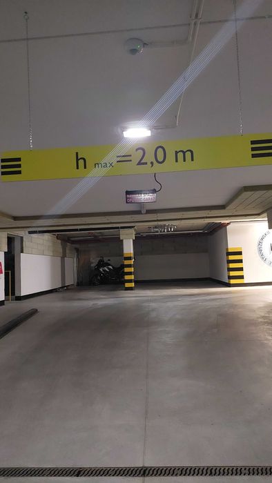 Gdynia Wiczlino miejsce w hali garażowej Staniszewskiego 19