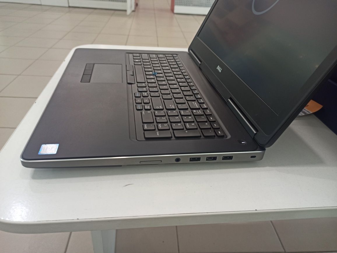 Ноутбук Dell 7720