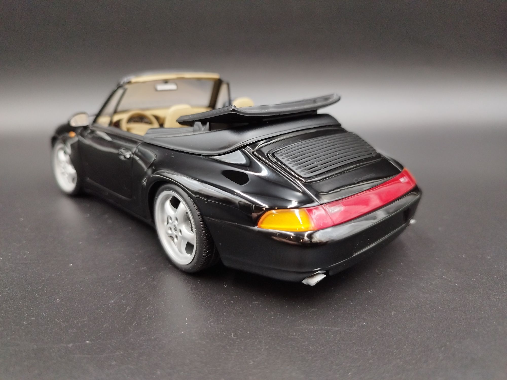 1:18 UT Models Porsche 911 (933) Carrera  model używany