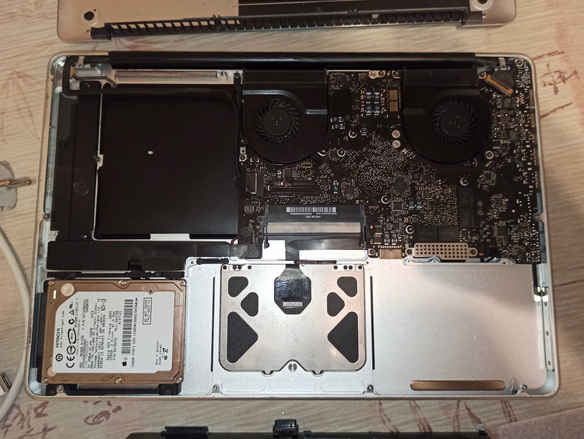 MacBook Pro 15" A1286 всё рабочее , материнка вышла из строя!