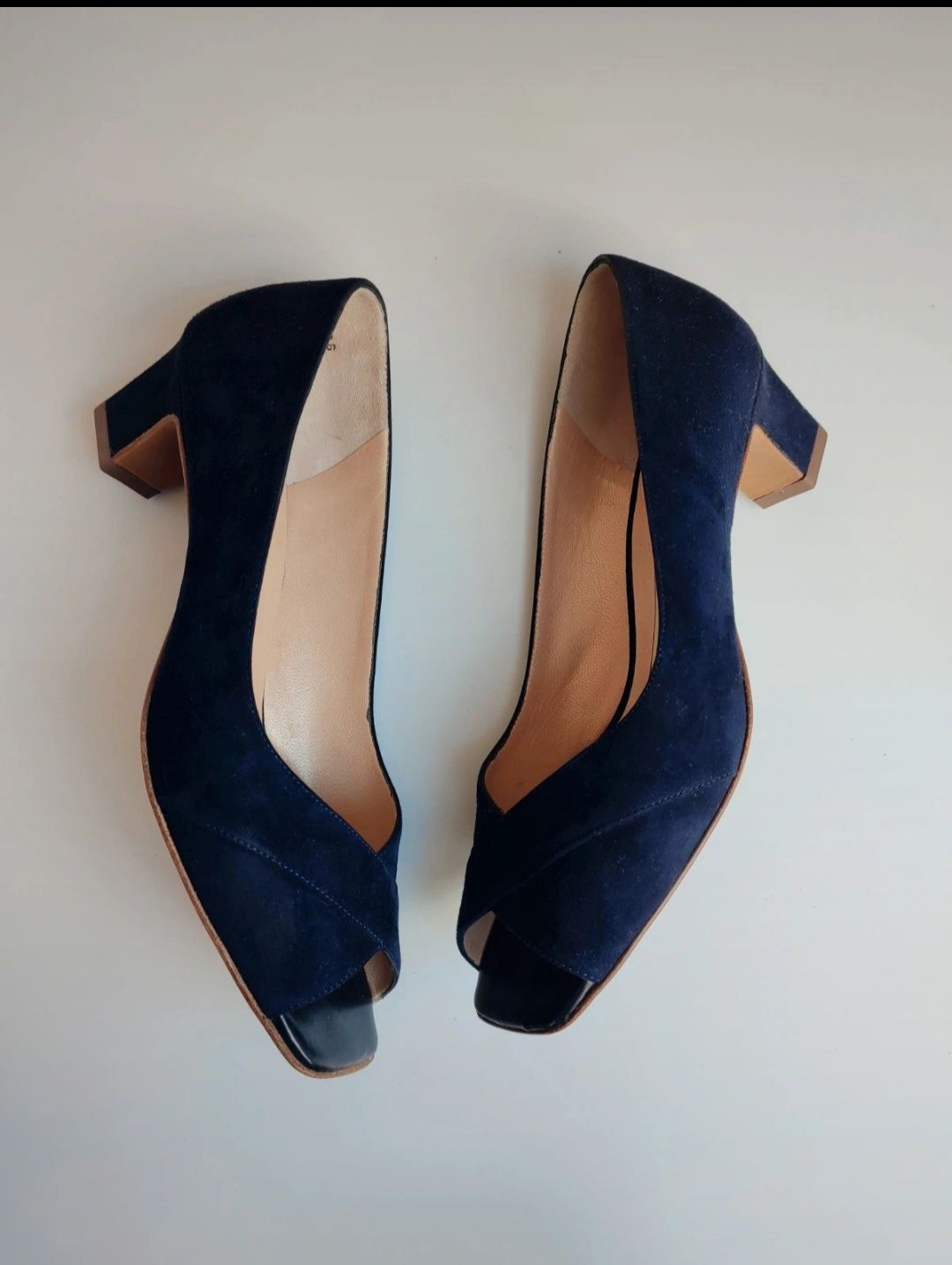 Buty na obcasie Peter Kaiser rozmiar 39 zamszowe