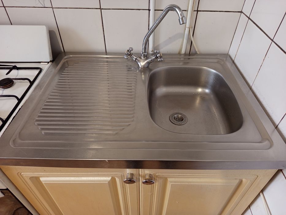 Кухонна мийка накладна 60*80 зі змішувачем
