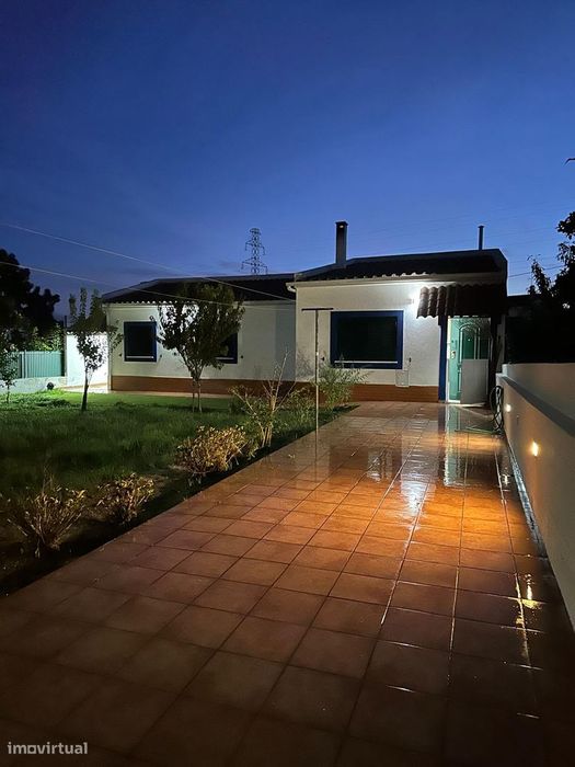 Arrenda-se Moradia - Quinta da Queimada -Corroios