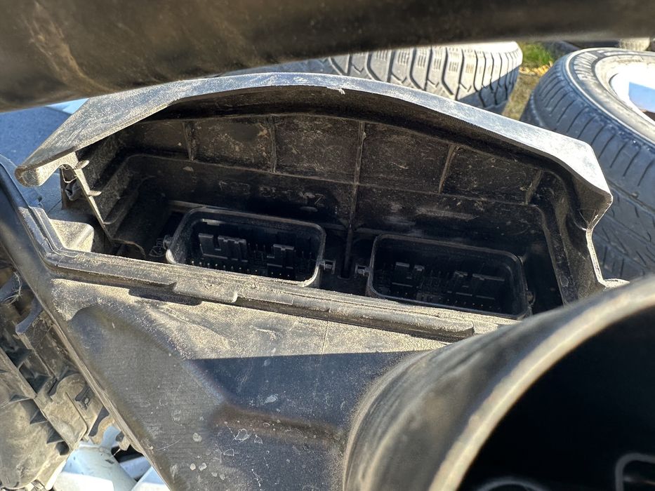 Кришка двигуна корпус повітряного фільтра Mazda 3 1.6 bk 1001409381