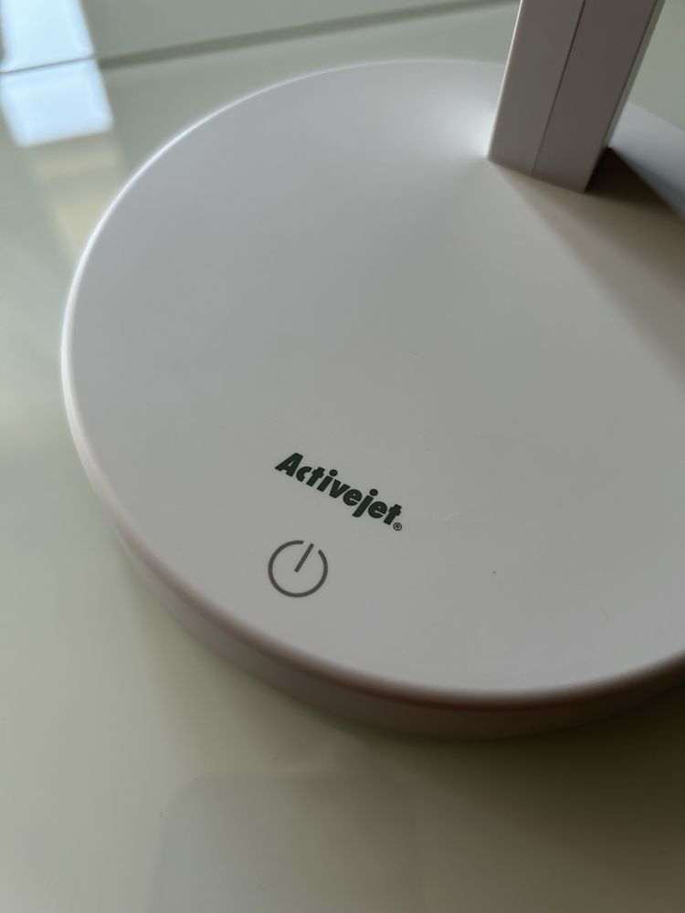 Lampka na biurko LED Regulacja barwy Zasilanie akumulator i sieć
