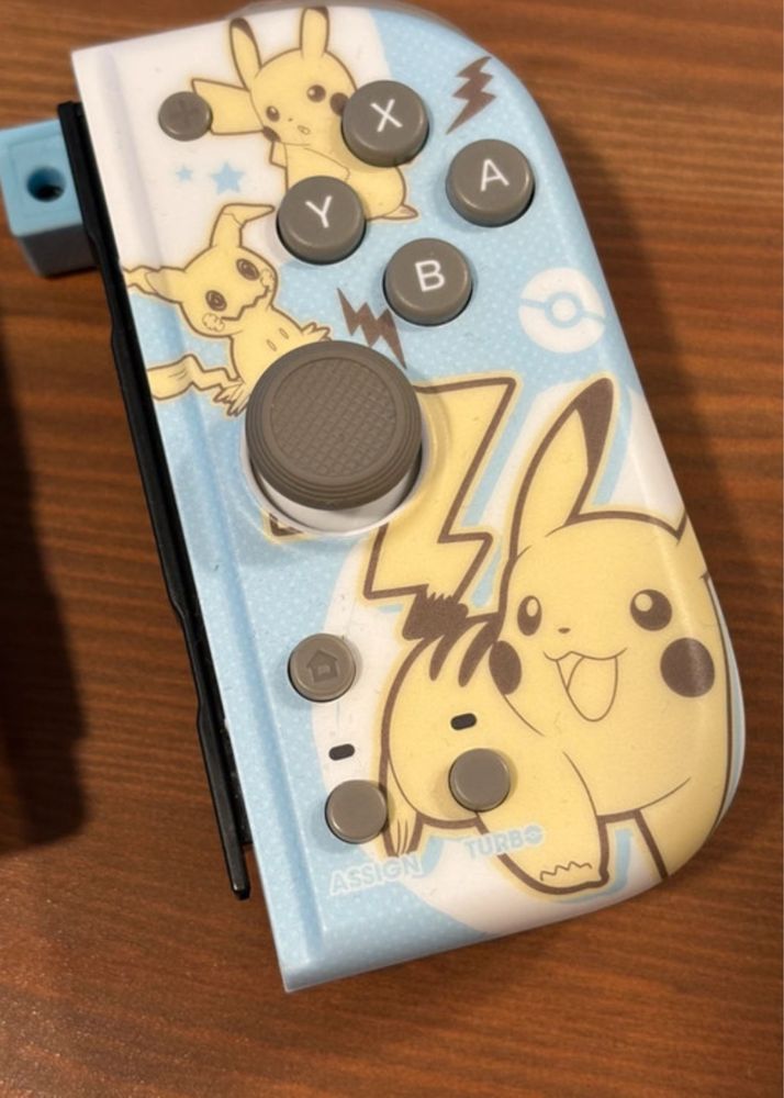 Nintendo Switch Kontroler HORI Split Pad Compact Pikachu & Mimikyu