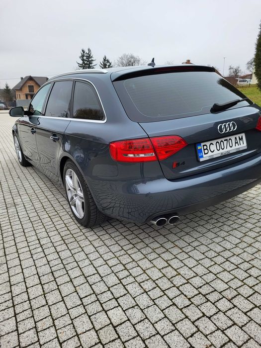 Ауді А4  S Line  B8