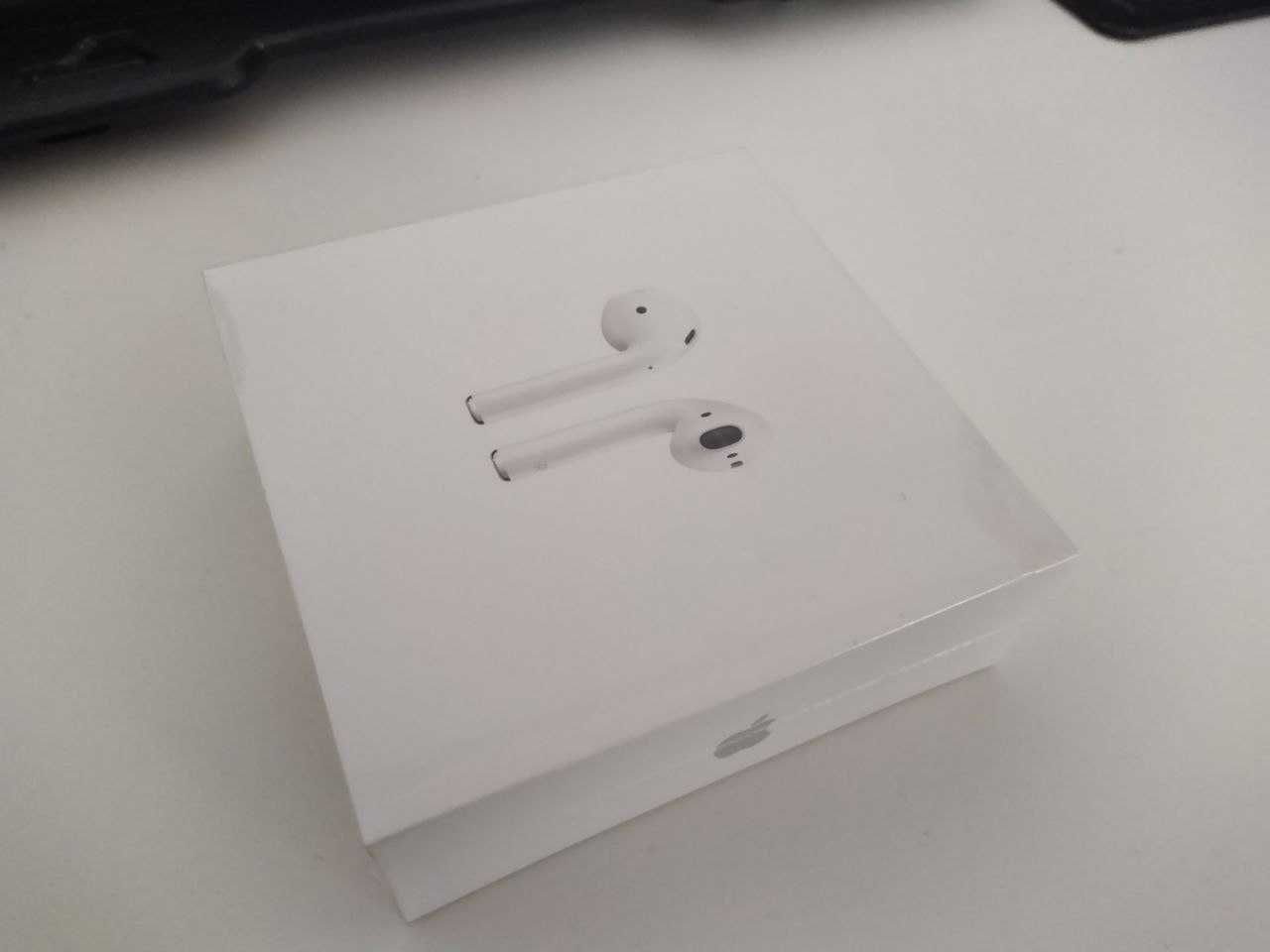 Apple AirPods with Charging Case Наушники