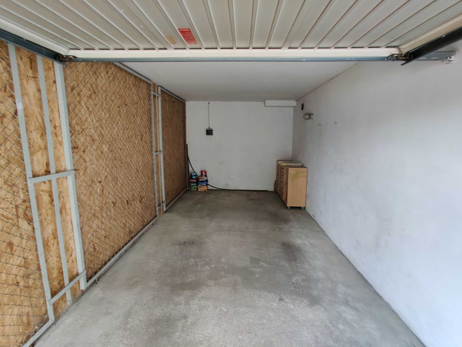 Garaż w bryle bloku – Romanowska 55B – zaparkuj także przed garażem