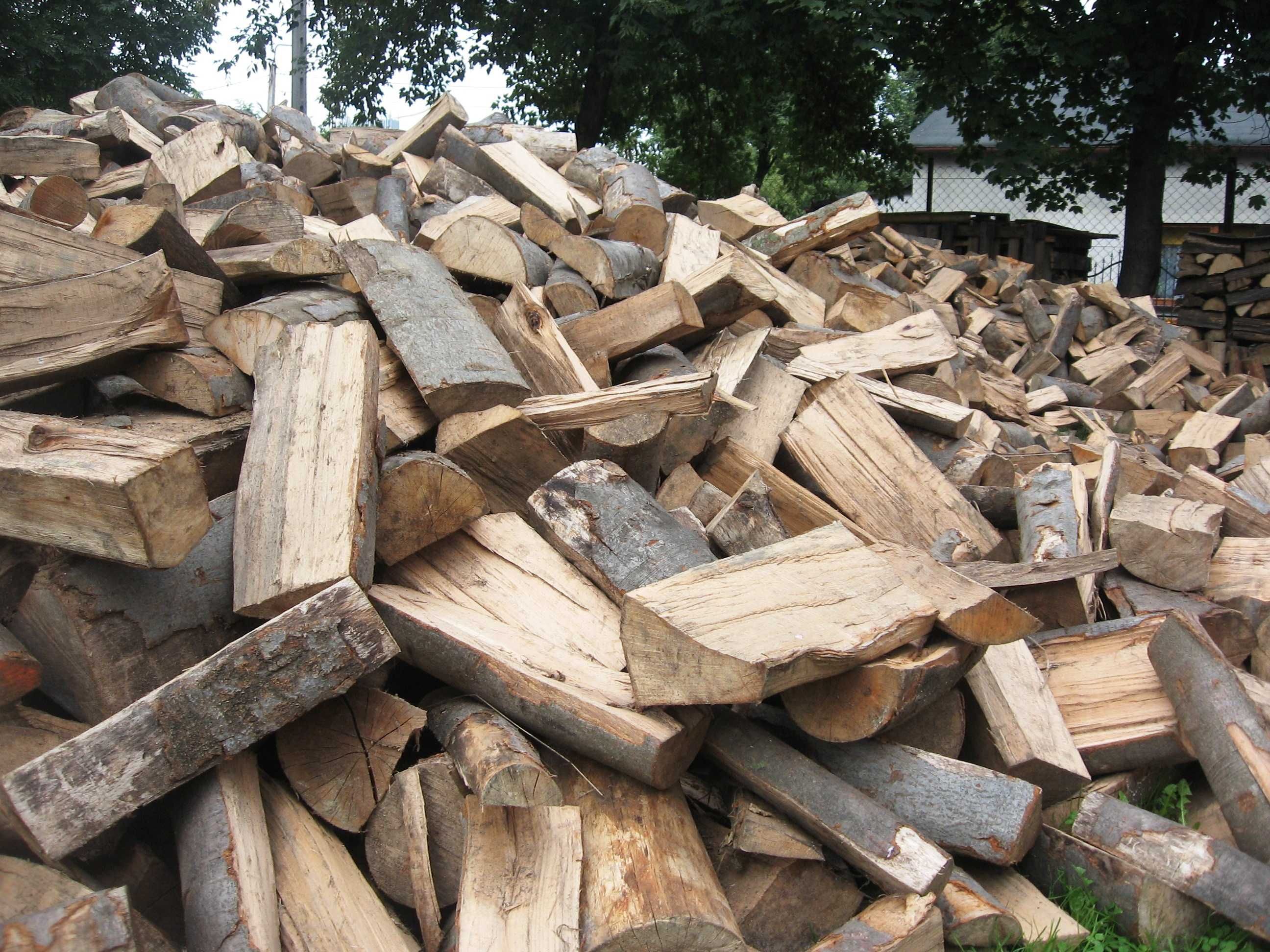 Drewno kominkowe  BUK suchy dwuletni - układany drewno do kominka