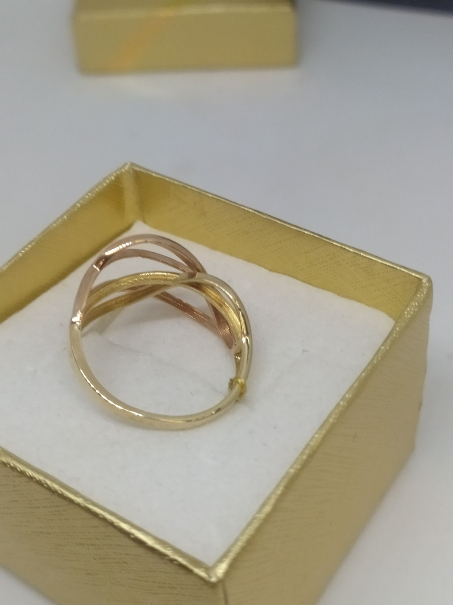 Śliczny oryginalny złoty pierścionek trzy kolory złota plecionka pr 58