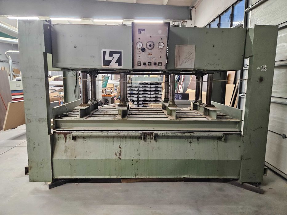 Prasa do forniru Langzauner  2750 x 1300 mm 120T