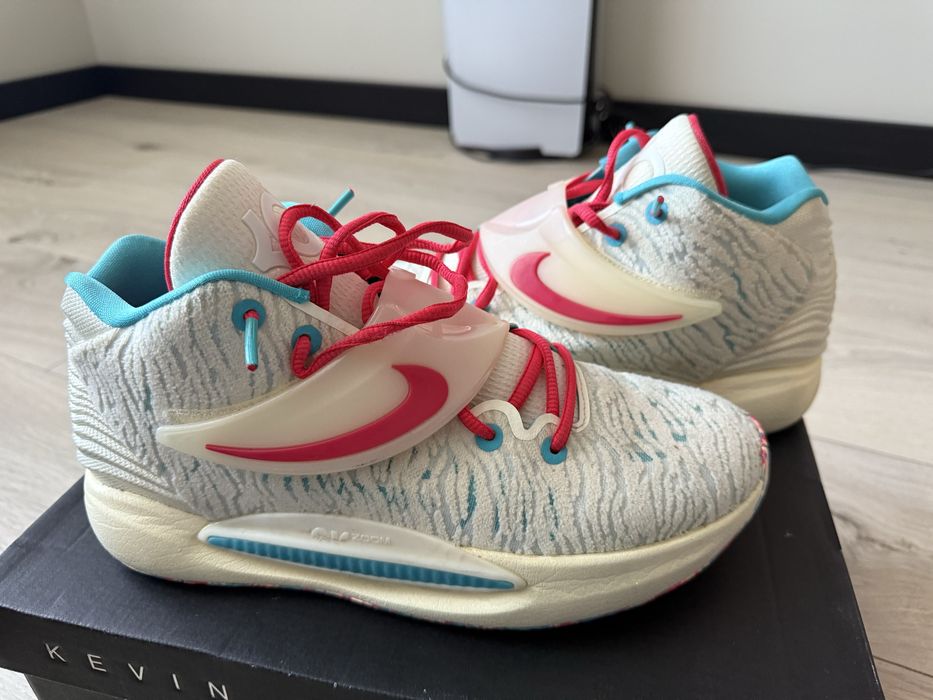 Баскетбольні кросівки Nike KD14