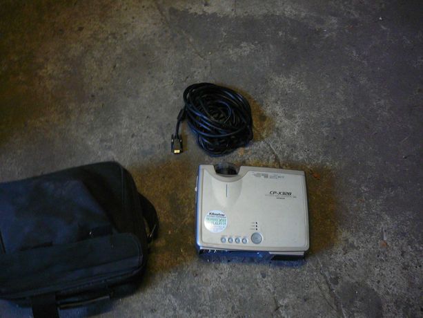 Projektor multimedialny rzutnik Hitachi CP-X328 kable futerał komplet