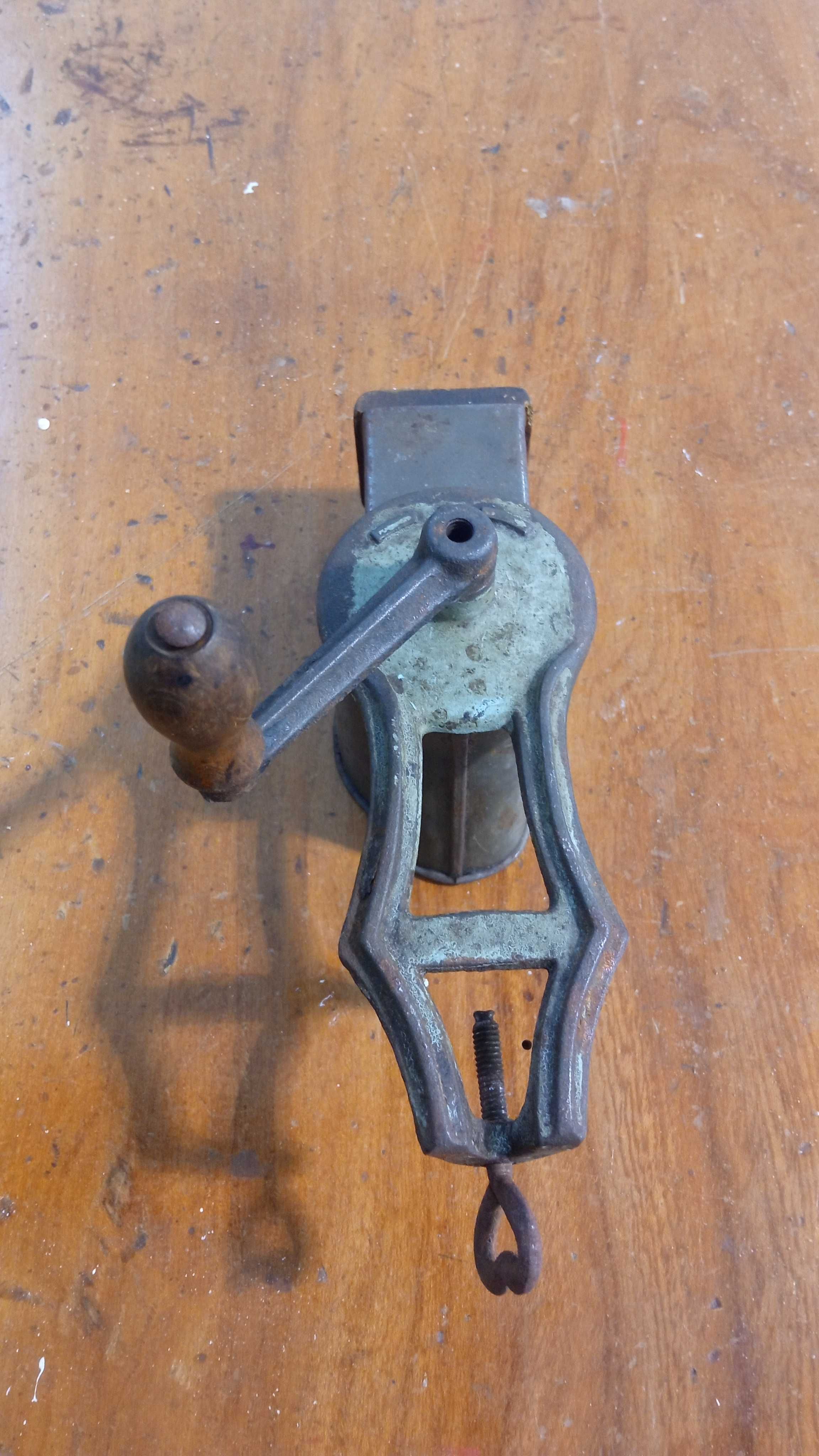 Ralador manual de frutos secos (vintage)
