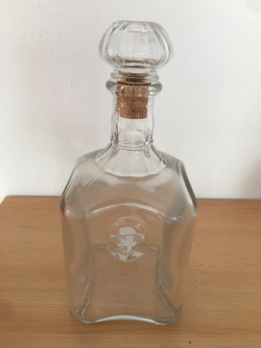 Garrafas e balde gelo em cristal