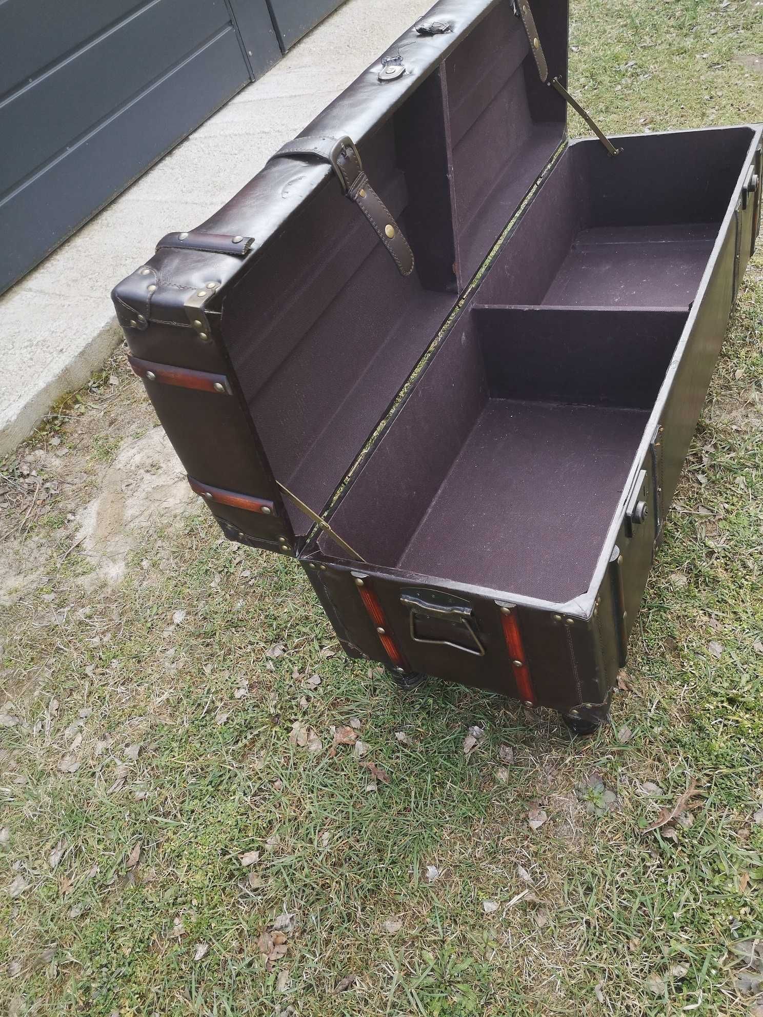 Stary kufer ,skrzynia (siedzisko) pikowane, otwierane