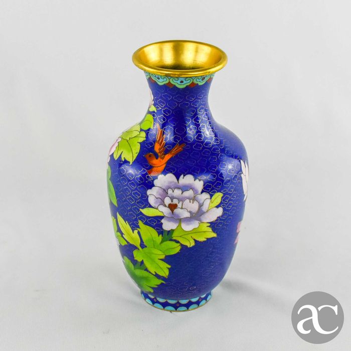Jarra em Cloisonné, China, decorada com flores, séc. XX