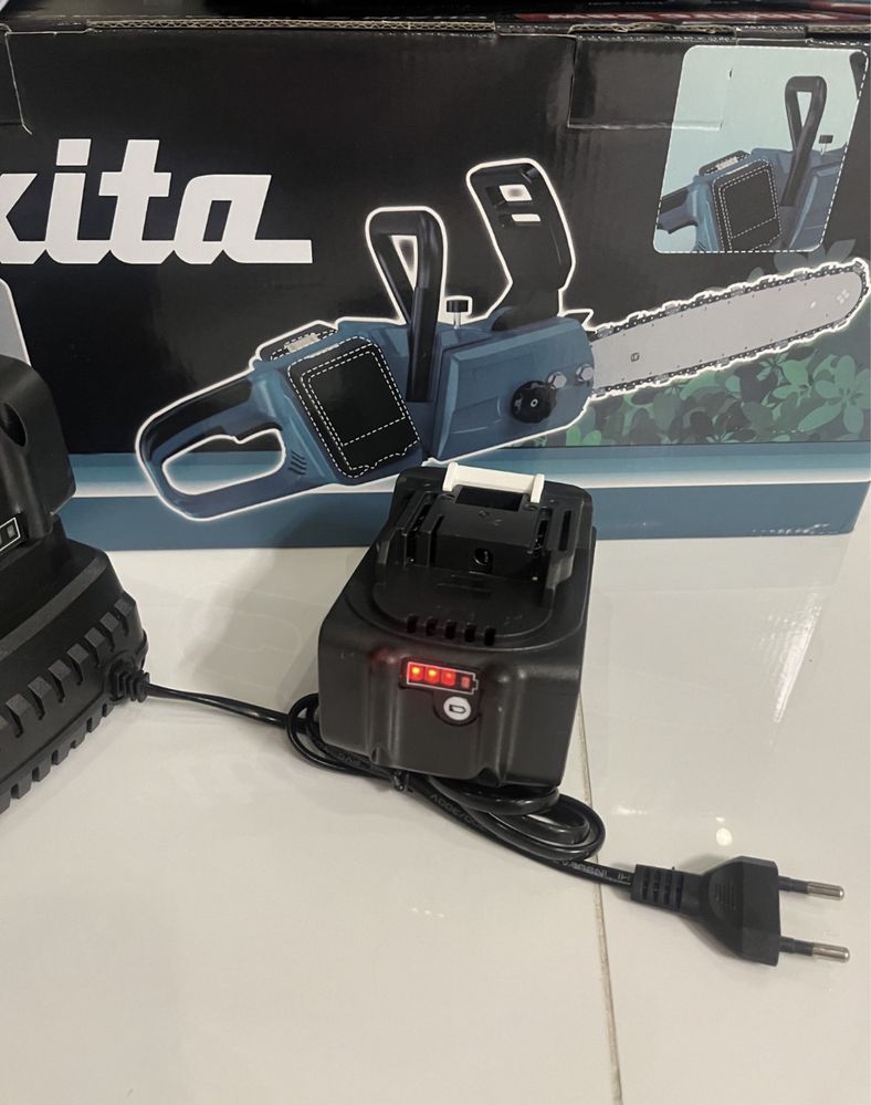 Makita DUC355. 36+36=72V. 5A. Акумуляторна пила. Пилка аккумуляторная