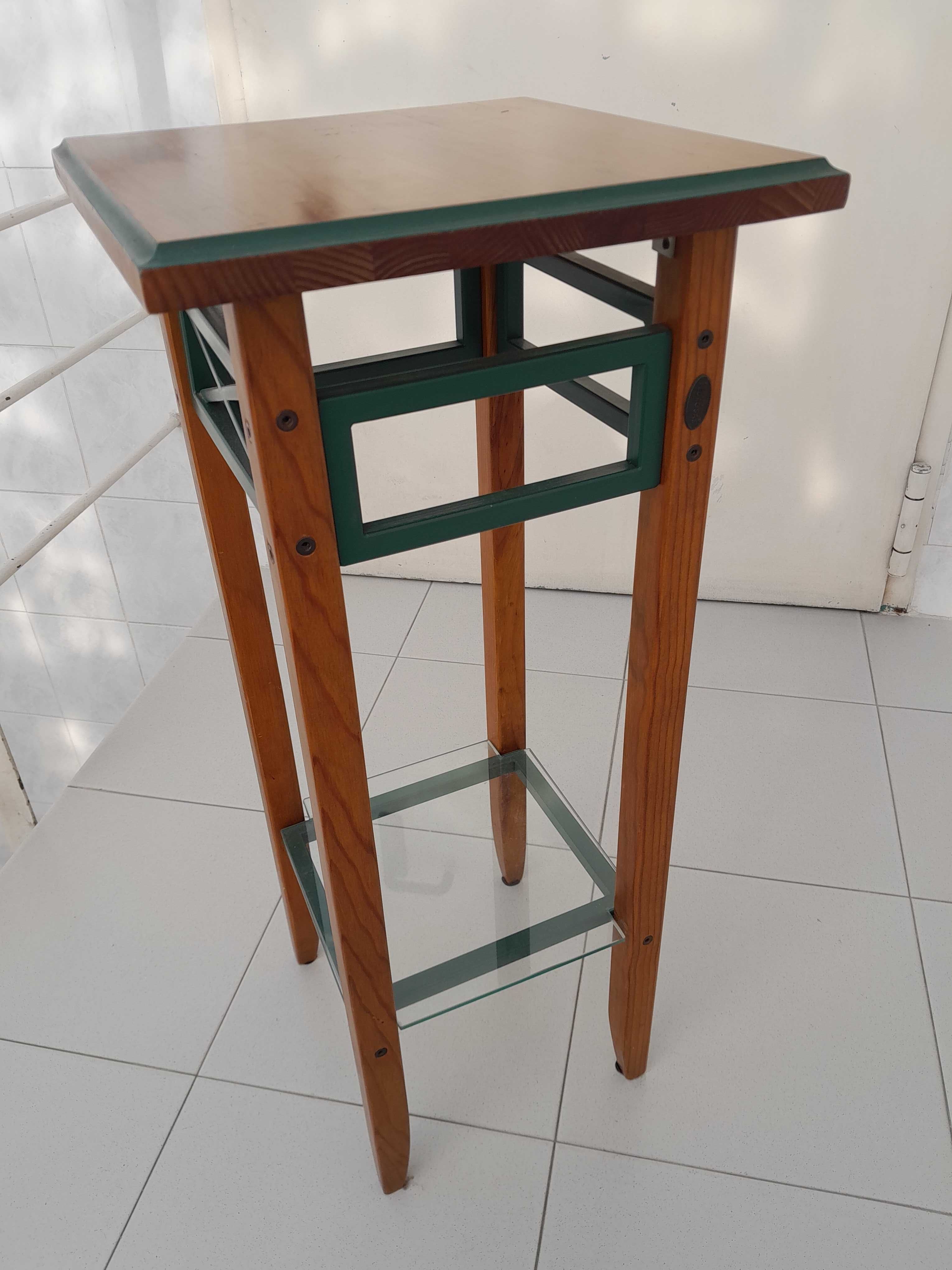 Mesa de apoio quadrada