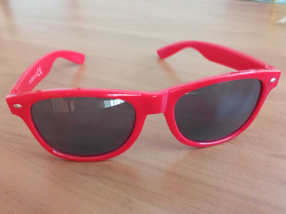 Okulary przeciwsłoneczne czerwonym