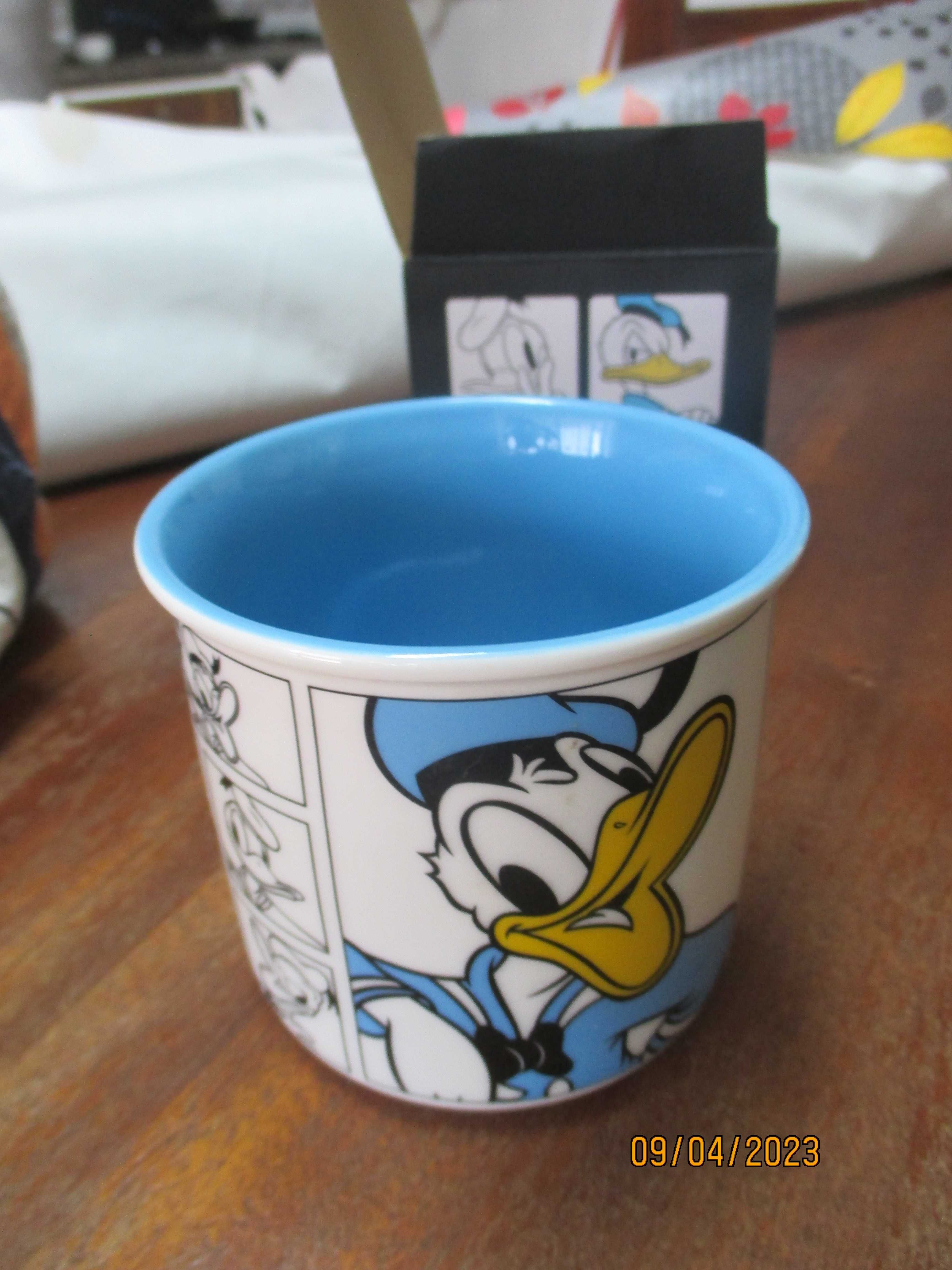 Mochila e caneca para crianças da Disney