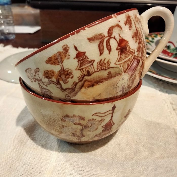 Loiça vintage - Bule, chávenas e jarras