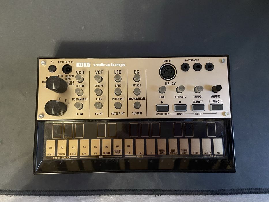 Синтезатор Korg volca keys